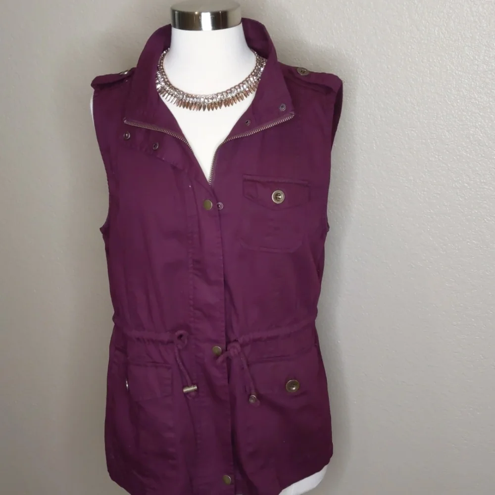 C'ESTTOI Burgundy Vest Size Medium